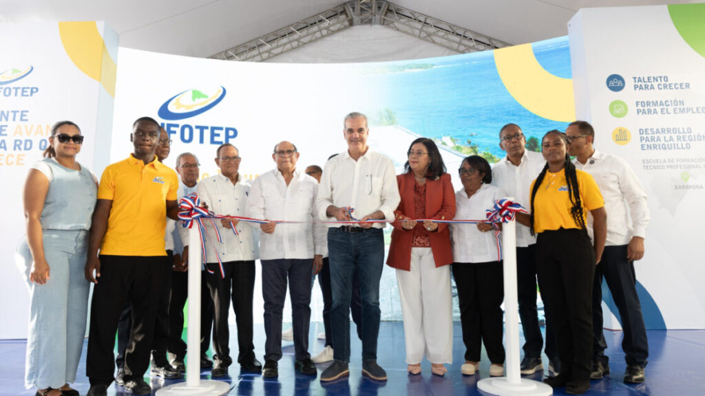 Presidente Luis Abinader inaugura Escuela de Formación Técnico Profesional Guarocuya, en Barahona