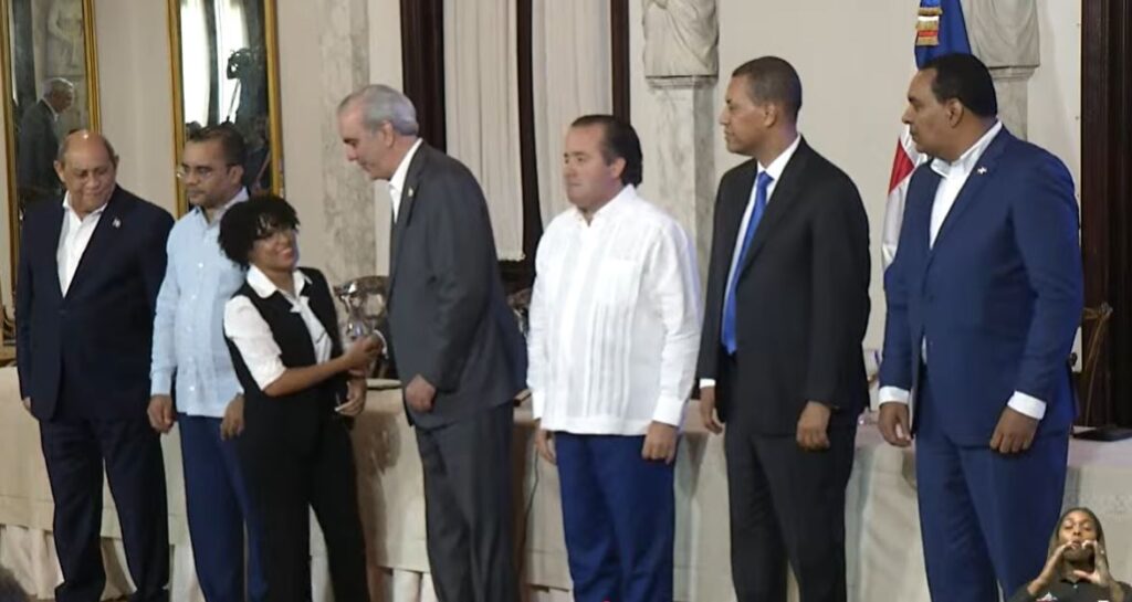 Acto de Entrega Becas Educación Continua ITLA.Hito histórico impulsado por una demanda sin precedentes Especializaciones de vanguardia para la era digital