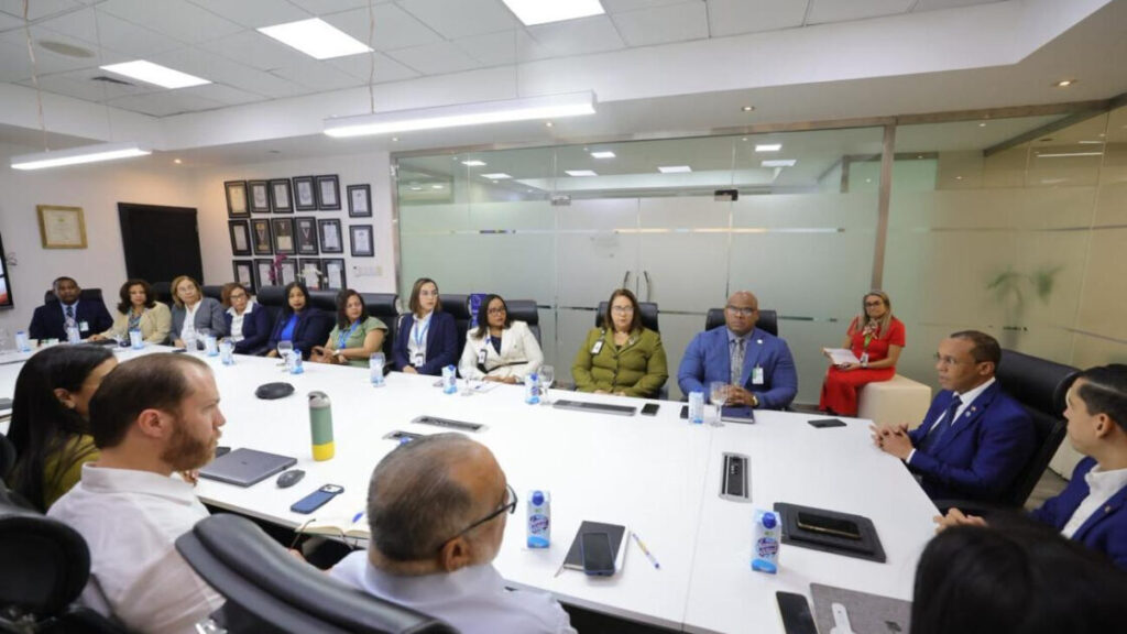 Contraloría y Senasa coordinan acciones para mayor control y fiscalización de los procesos misionales
