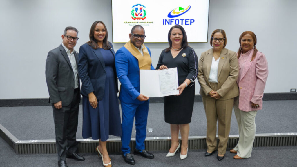 Infotep certifica a colaboradores de la Cámara de Diputados tras completar programa de formación