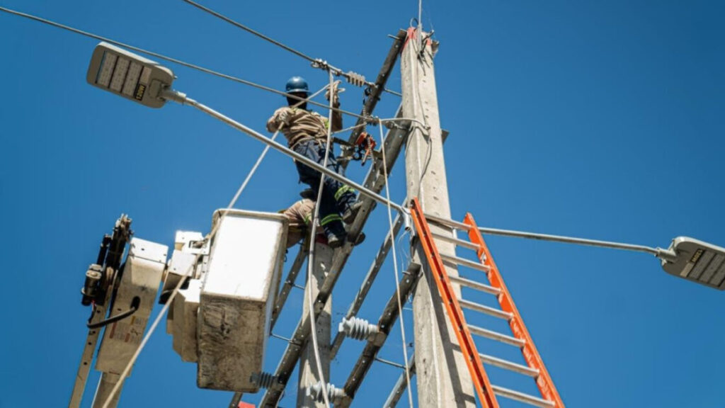 Edesur invierte RD 281 millones para fortalecer la infraestructura eléctrica en Pedernales