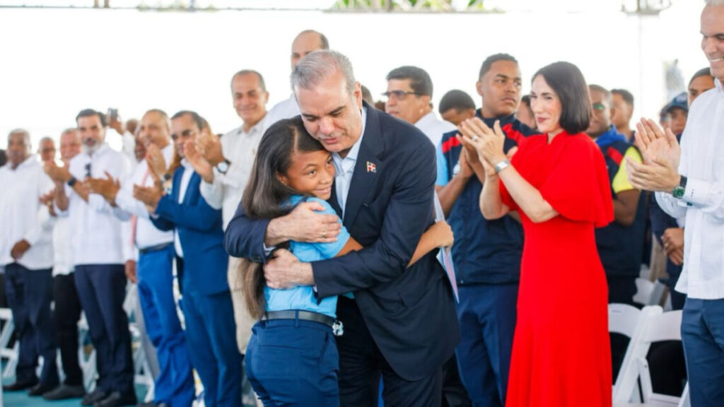 Gobierno del presidente Luis Abinader logra la máxima calificación y excelencia del cuerpo docente nacional