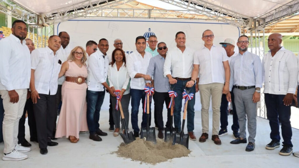 Ministerio de Deportes invierte RD 75.9 millones en reconstrucción del estadio Hermanos Suárez, en San Juan