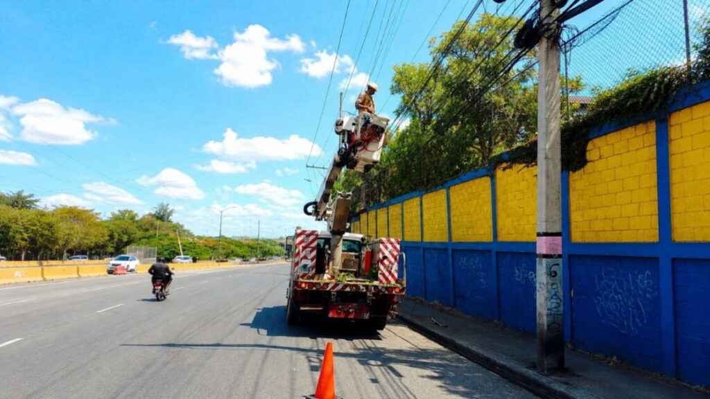 Edeeste inicia proyecto para transformar las redes de los circuitos 9 y 11 de Capotillo