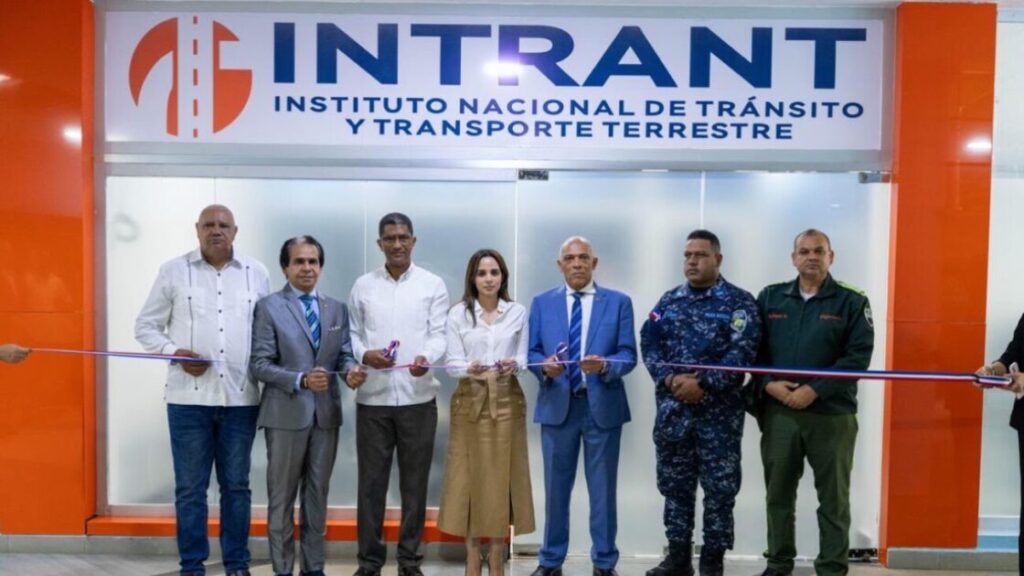 El Intrant abre oficinas de licencias en Montecristi y Dajabón
