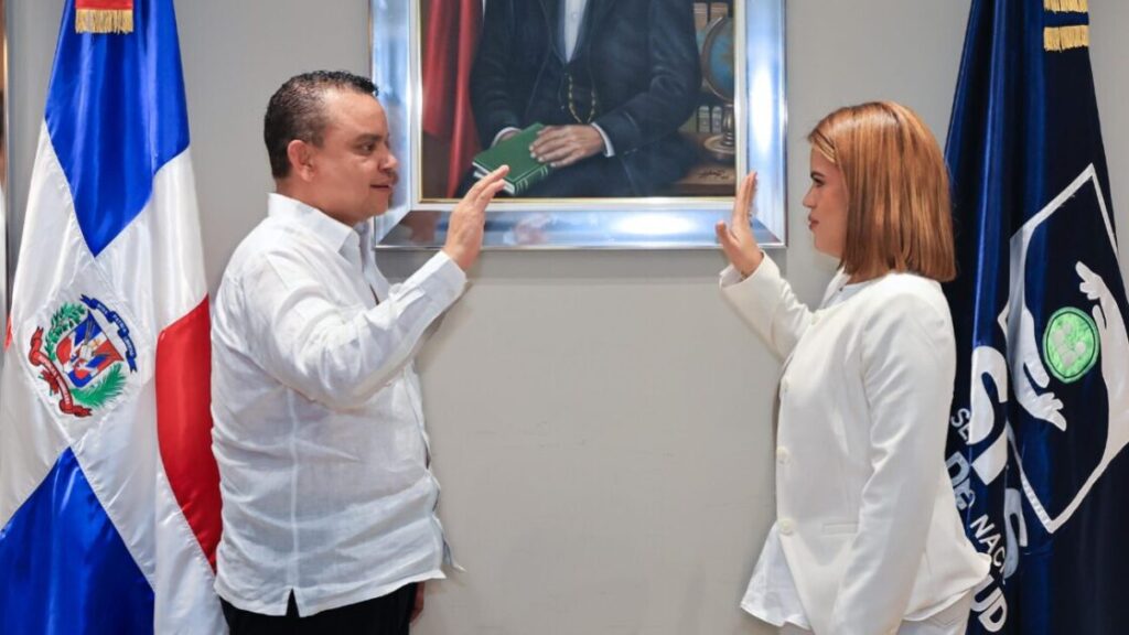 SNS juramenta nueva directora en Hospital Provincial Toribio Bencosme