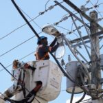 Edesur instala, sustituye y normaliza casi 10,000 luminarias en 12 demarcaciones