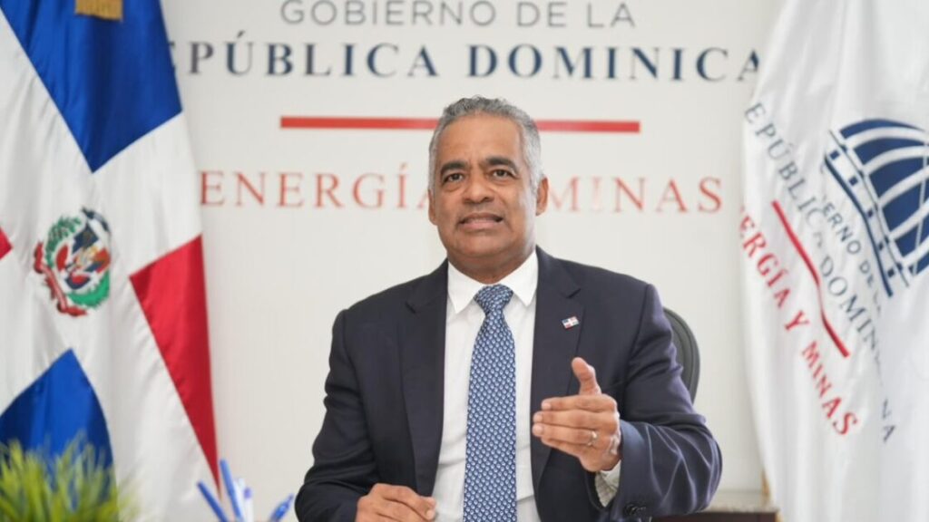 Ministro Joel Santos llama a ahorrar energía ante el intenso calor y la alta demanda prevista para agosto