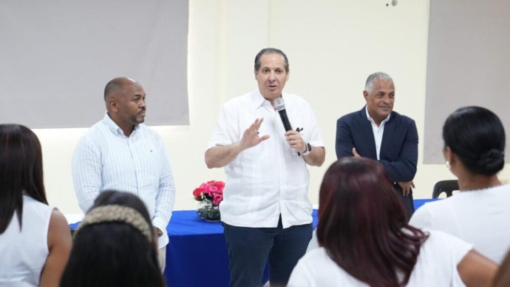 Ministro Víctor Atallah destaca reducción de 82 % de los casos de malaria en Azua
