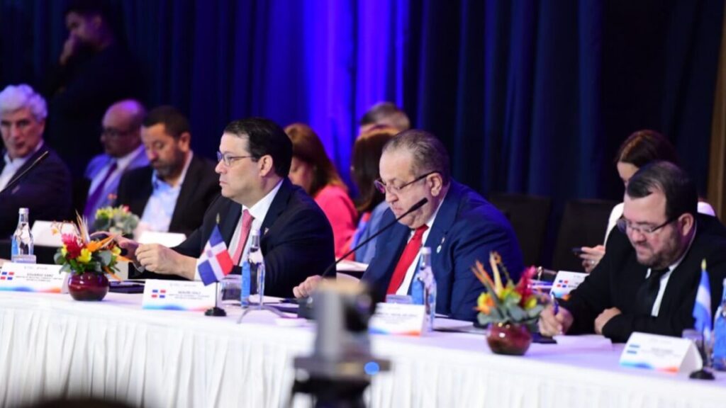 Gobierno destaca las condiciones de RD para impulsar la competitividad y el desarrollo regional