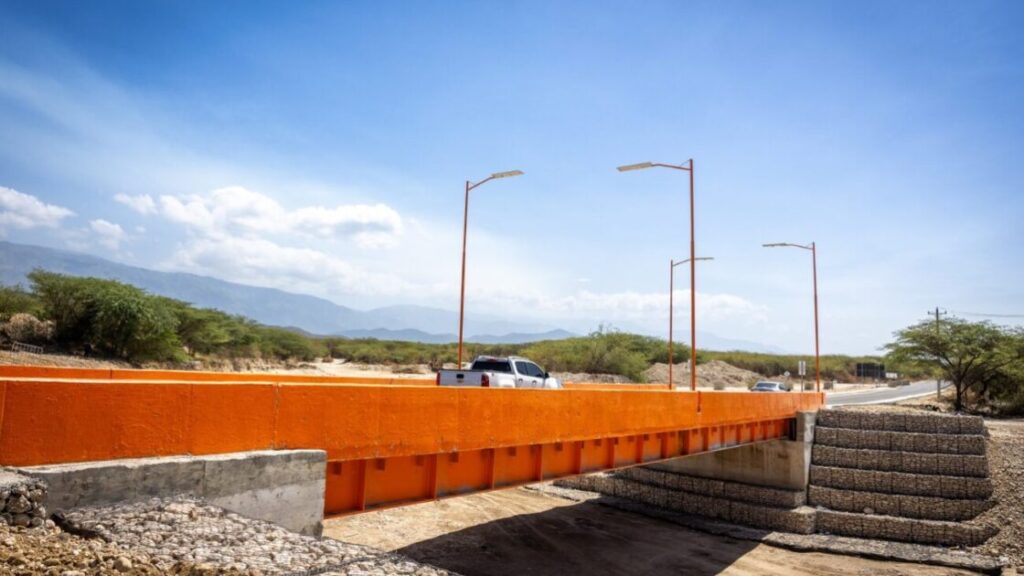 Presidente Luis Abinader inaugura puente sobre río Penitente, en Boca de Cachón, uniendo comunidades históricamente aisladas