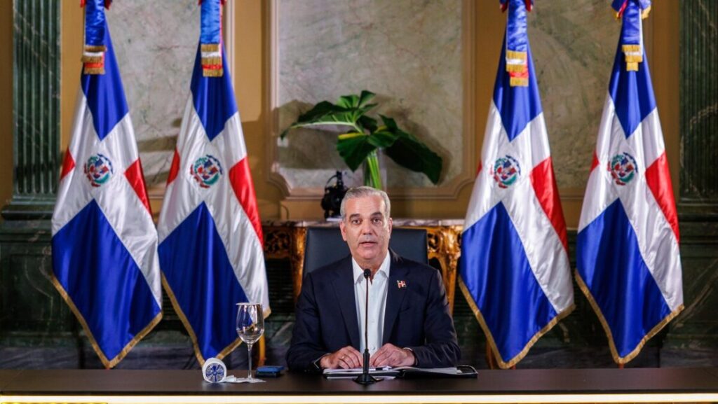 Cercanía y apertura del presidente @LuisAbinader con la prensa continúan. Equilibrio entre supervisión ejecutiva y diálogo con los medios |@FelixReynaE @Comunicaciondo