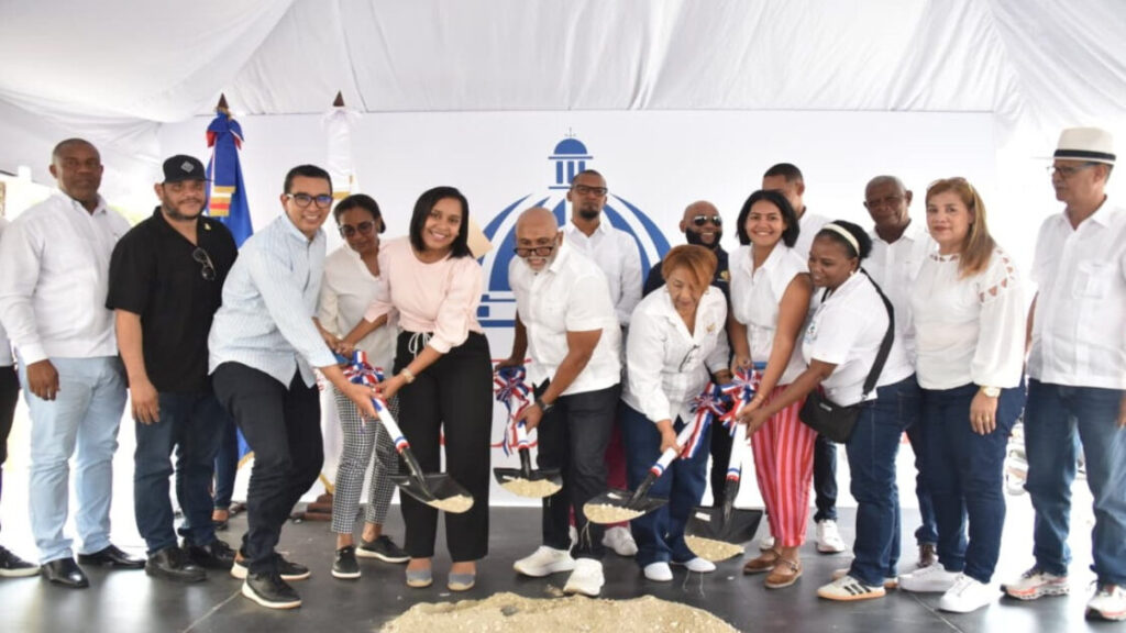 Desarrollo Provincial da primer palazo para el inicio de tres obras en la provincia Bahoruco