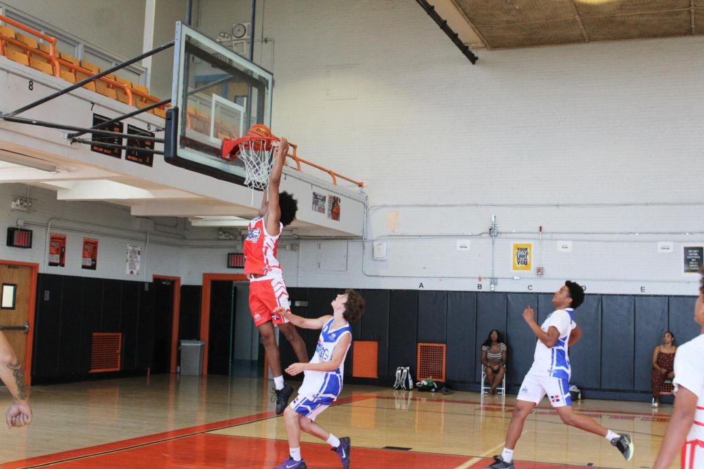 Manhattan y New Jersey salen victoriosos en el inicio del baloncesto 16U de los II Juegos Juan Pablo Duarte”