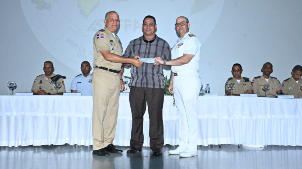 MIDE entrega RD 600 millones por concepto de Sueldo por Año a 327 militares en condición de retiro