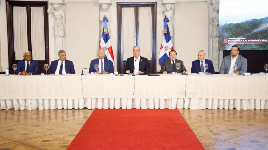 Presidente Abinader: Dejaremos un legado histórico con la entrega de títulos de parques nacionales al Estado Dominicano