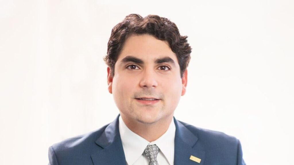 @HostosR @RD_VIAL distribuye dispositivos paso rápido en los peajes del país totalmente gratuitos  Hostos Rizik Lugo  | Gobierno dominicano inició la distribución gratuita de dispositivos de Paso Rápido