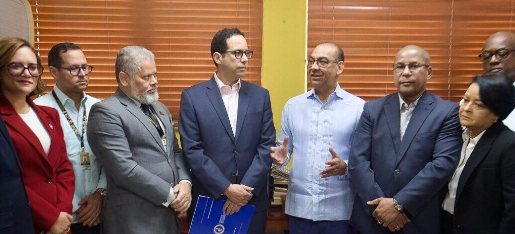 @PRM_Oficial (CNEI)  deposita ante la @juntacentral padrón actualizado con 1,551,727 militantes