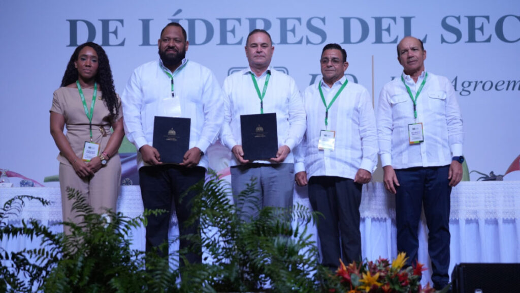 Agricultura y Unphu invertirán RD 23.7 millones en formación de nuevos profesionales para fortalecer el agro dominicano