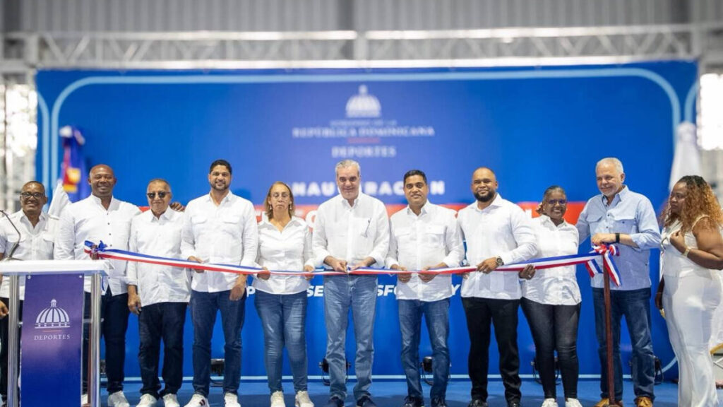 Presidente Luis Abinader entrega moderno techado multiuso que impulsa el deporte y la recreación juvenil en Bajos de Haina