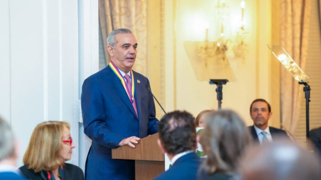 Presidente Luis Abinader es reconocido con la Insignia de Oro, el más alto honor de Americas Society por su liderazgo y el impacto de su gestión en la República Dominicana y el hemisferio