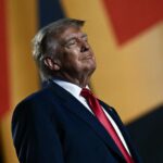Trump retoma celebración hispana mientras pierde voto latino