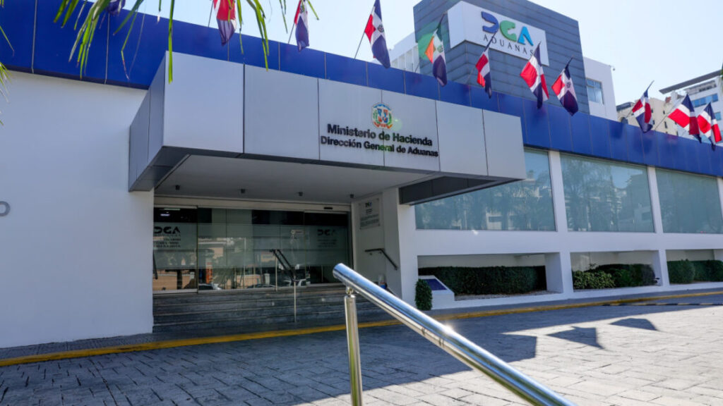 Aduanas confisca más de 600,000 dólares en el AILA