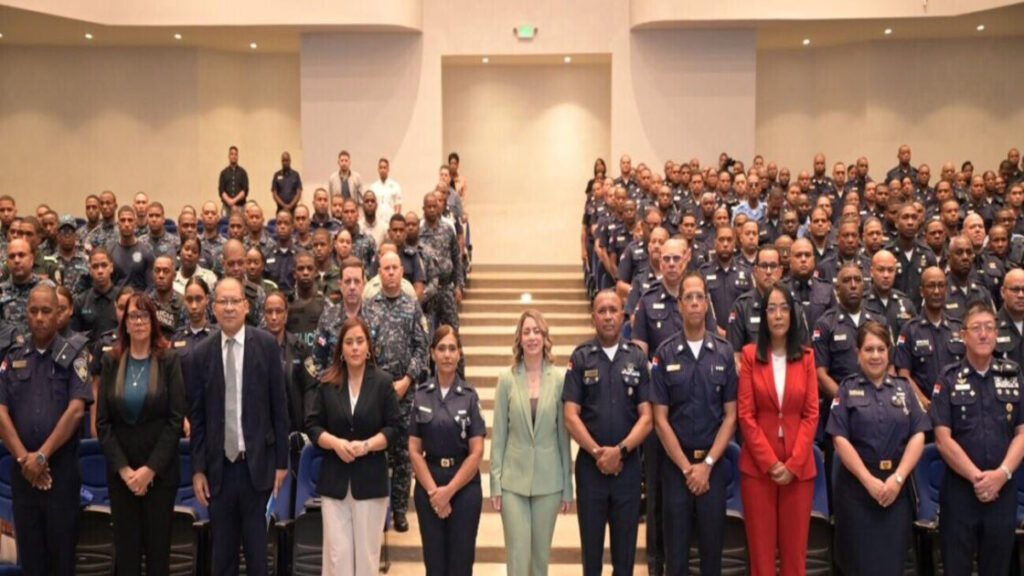 Policía Nacional suma agentes a consulta para prevenir la violencia contra las mujeres