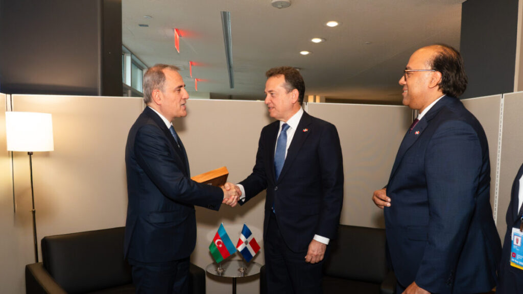 República Dominicana y Azerbaiyán acuerdan exención de visado para titulares de pasaportes ordinarios