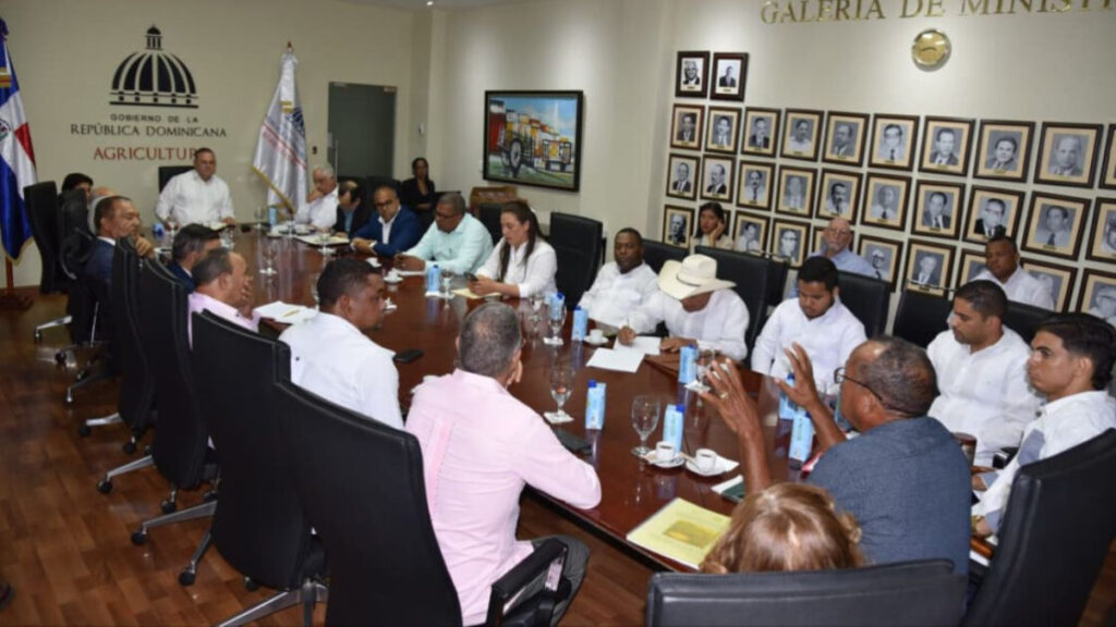 Ministerio de Agricultura y productores acuerdan ordenar producción de yuca amarga y fortalecer la industria del casabe