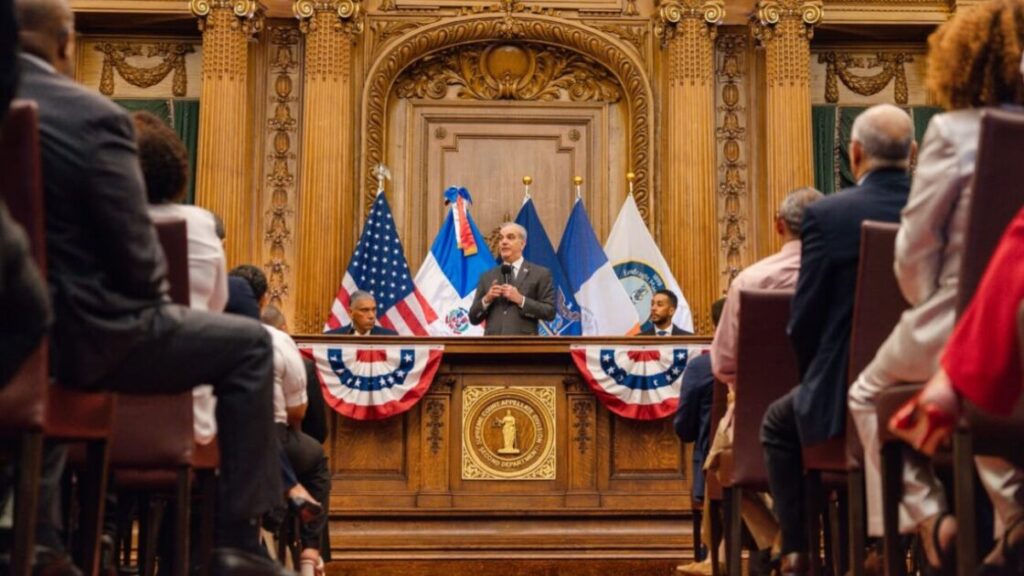 Presidente Luis Abinader se reúne con diáspora dominicana en Brooklyn; Antonio Reynoso declara el 24 de septiembre como Día del Orgullo Dominicano