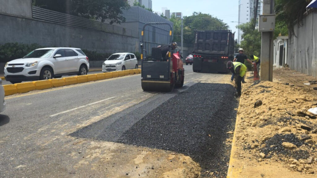 Coraasan ejecuta amplio programa de bacheo en Santiago para mejorar el tránsito