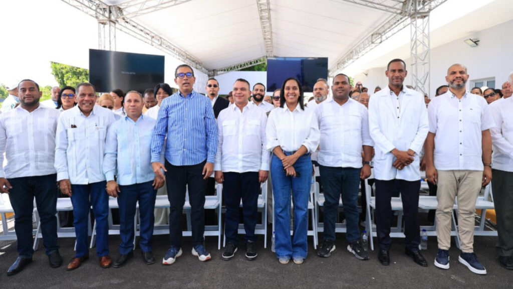 SNS inaugura Unidad de Pie Diabético y centros de atención primaria en Bahoruco