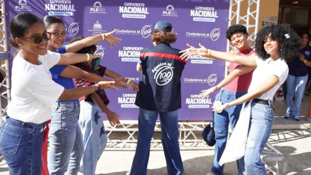Más de 400 estudiantes fortalecen su liderazgo estudiantil en campamento “Ciudadanos al 100” organizado por Minerd