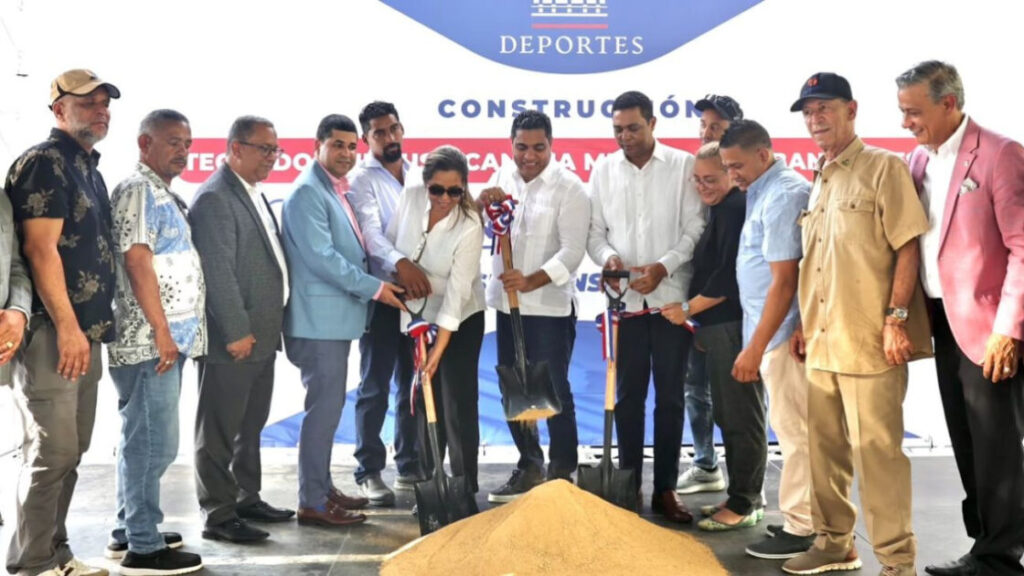Ministro Kelvin Cruz inicia construcción del multiuso de Sabana Iglesia, Santiago