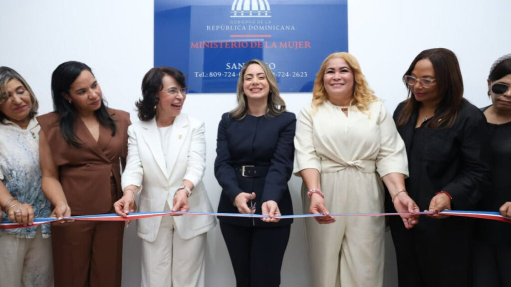Nueva oficina del Ministerio de la Mujer fortalece los servicios en Santiago