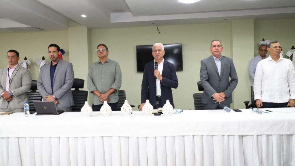 Intrant y Fenatrado evalúan medidas para mejorar el tránsito y la seguridad de vehículos pesados