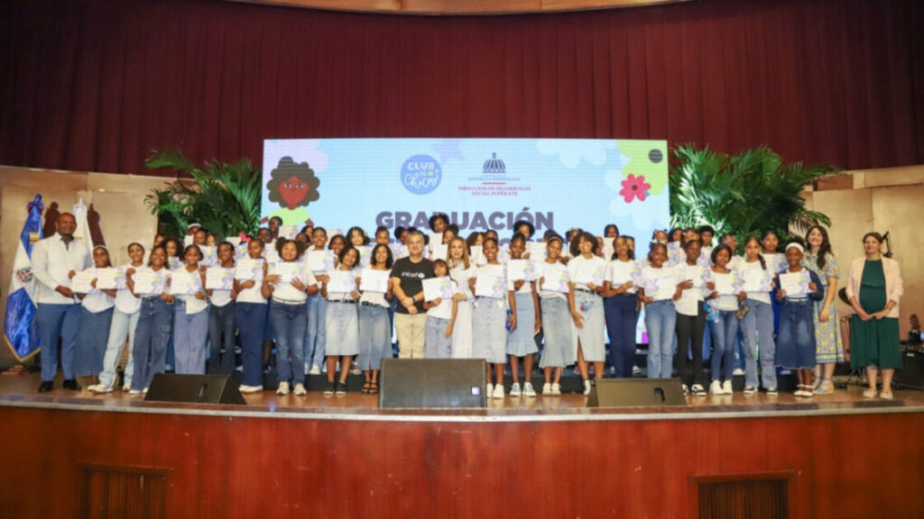 Supérate gradúa a 923 adolescentes de los Clubes de Chicas e impulsa prevención del embarazo adolescente y las uniones tempranas
