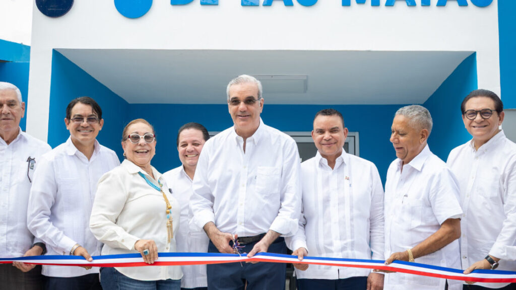 Presidente Abinader afirma que Sajoma y sus distritos, en términos de salud, no tienen por qué envidiarle nada a ningún lugar del país
