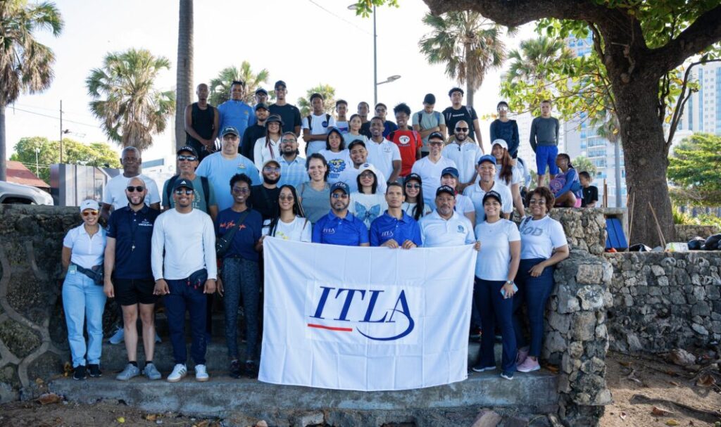 ITLA fortalece su compromiso con el medioambiente con jornada de limpieza en Playa Pescadores