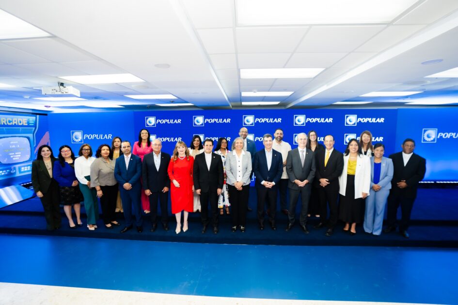ITLA participa en entrega de becas Excelencia Popular a jóvenes meritorios