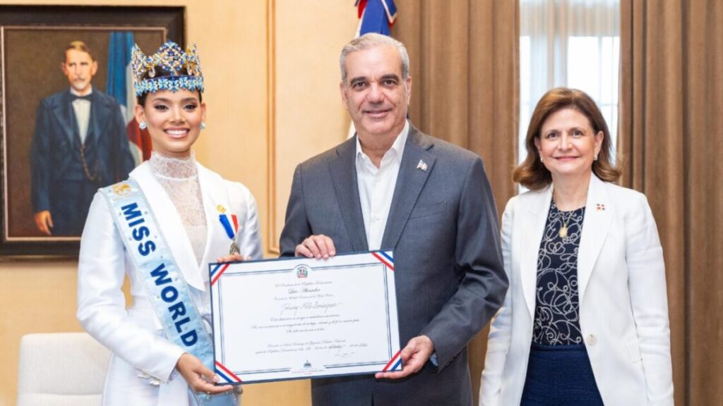 Presidente Luis Abinader recibe en el Palacio Nacional a Miss Mundo 2026, Joheirry Mola