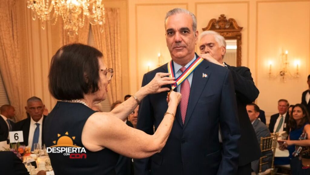 | Video | Andrés Gluski explica por qué @LuisAbinader recibió la Insignia de Oro de Americas Society