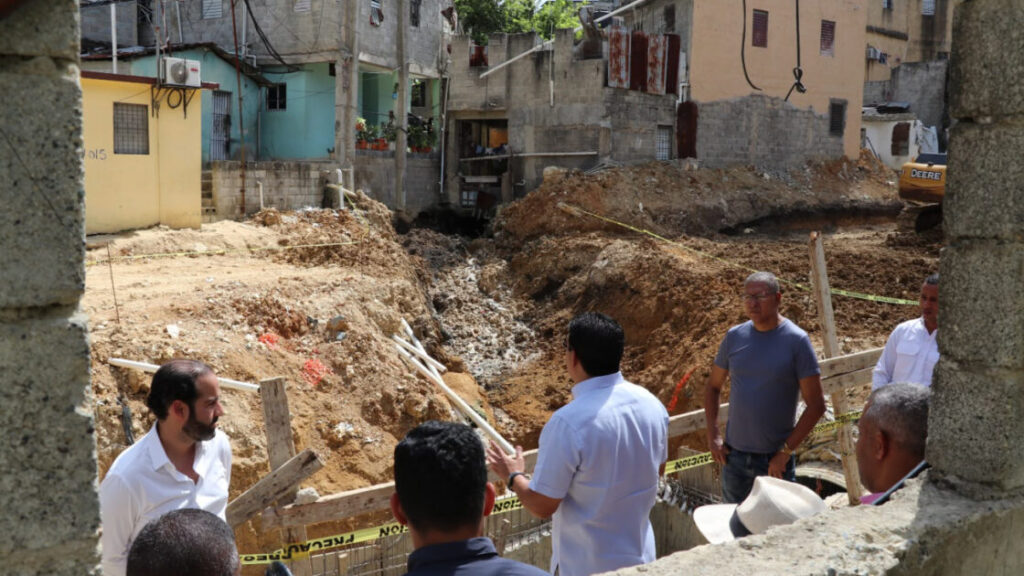 Caasd anuncia avance de plan de saneamiento y canalización de cañadas en SDO
