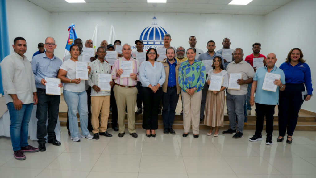 Más de RD 20 millones en bonos benefician a 29 productores para riego y energía fotovoltaica