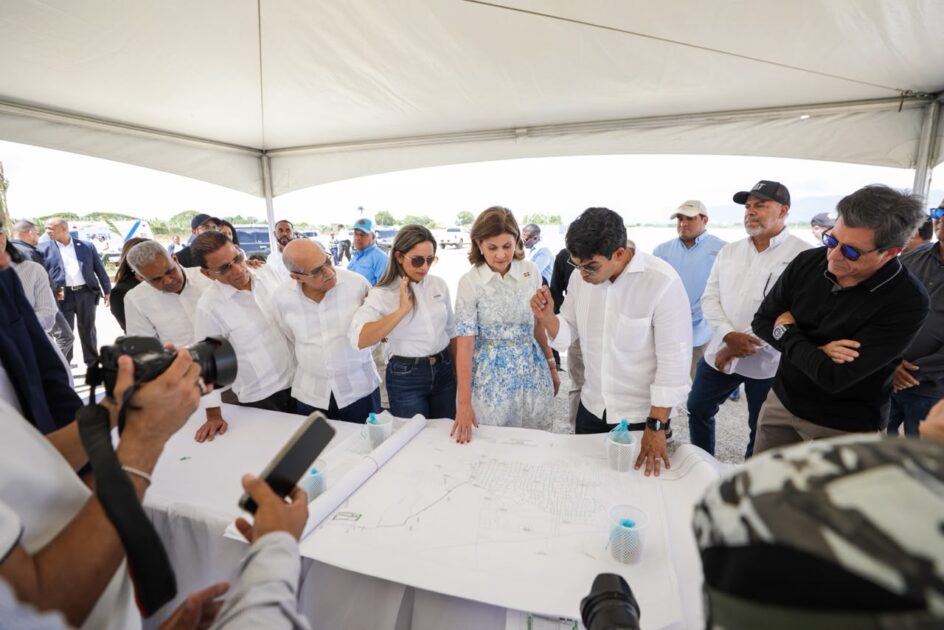 Raquel Peña supervisa obras y da seguimiento a prioridades de las comunidades de Valverde