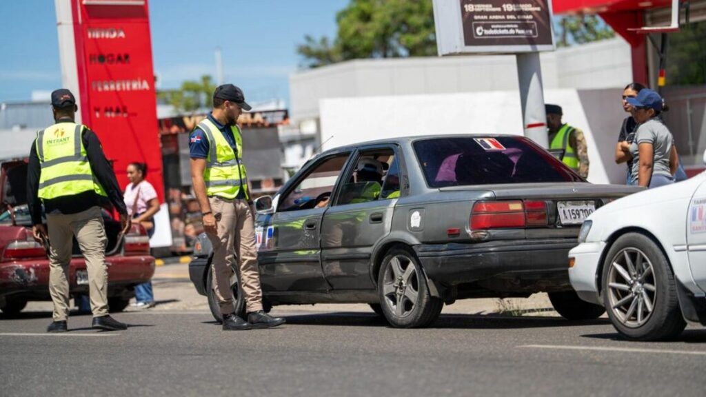 INTRANT y DIGESETT fiscalizan 12 conductores de concho en Santiago