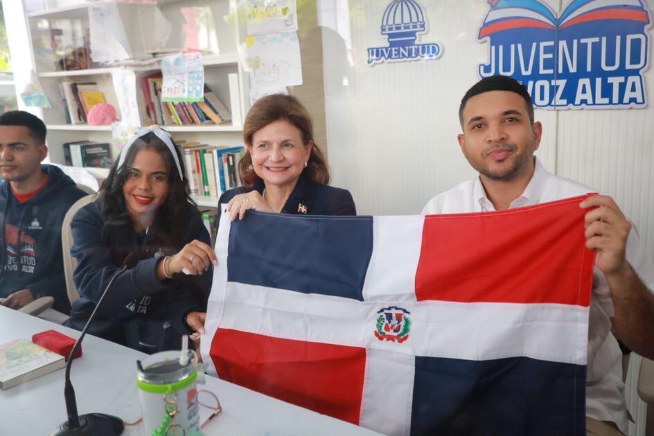 República Dominicana rompe récord con 500 horas de lectura corrida