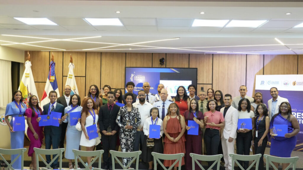 Dirección de las Escuelas Vocacionales destaca liderazgo y participación de estudiantes en primera edición del Premio Líderes de Impacto 2026