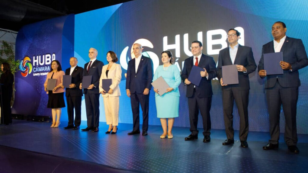 Gobierno dominicano y Amazon Web Services lanzan programa de 50,000 becas para capacitar en inteligencia artificial y computación en la nube